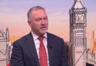 Ministro britânico pede que ex-príncipe Andrew testemunhe sobre Epstein