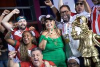 Mocidade Alegre recebe troféu após vencer Carnaval de SP; veja momento