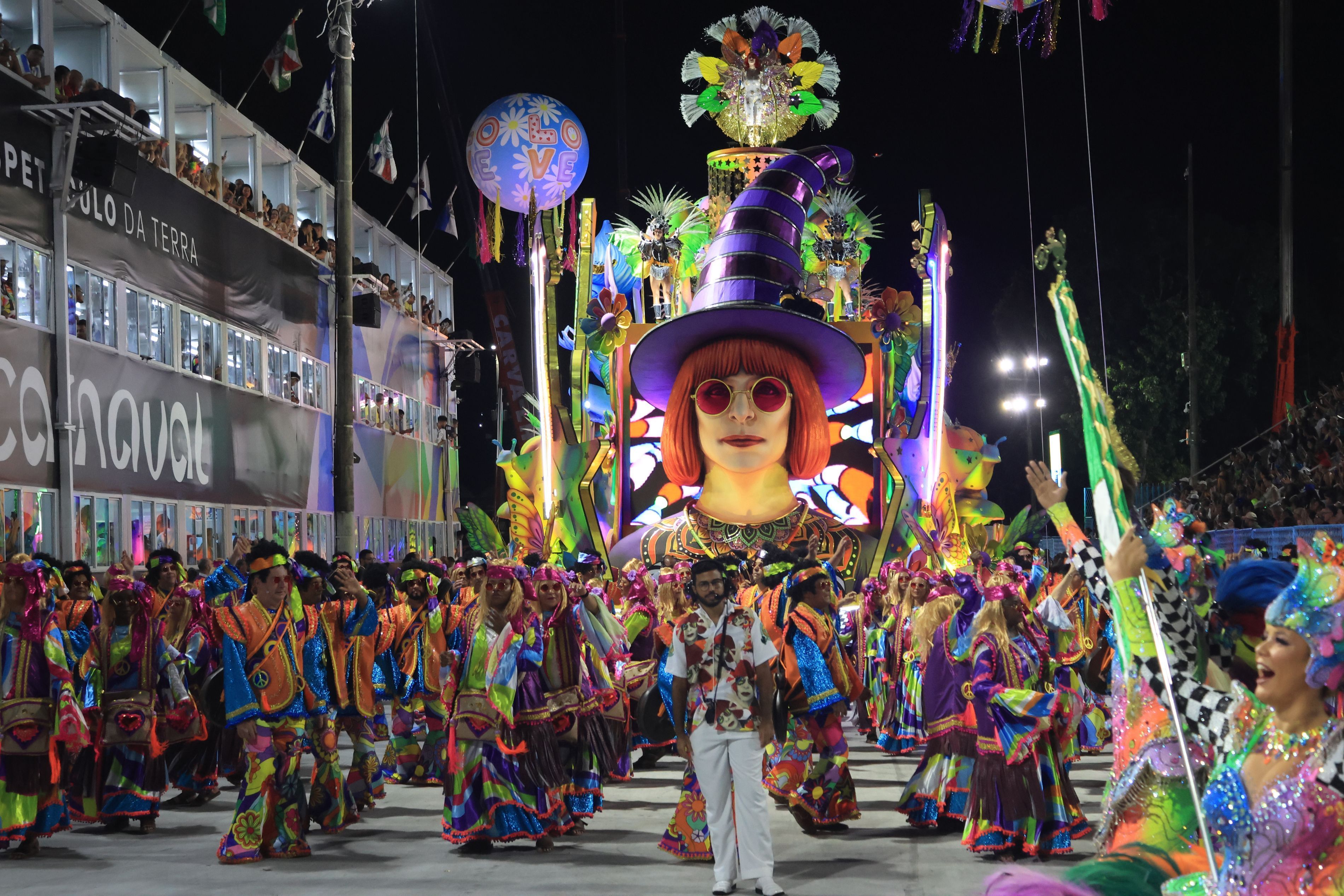 Desfile da escola de samba Mocidade Independente de Padre Miguel do grupo Especial durante o Carnaval Rio 2026