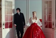 Diretora explica aspas em novo filme de "O Morro dos Ventos Uivantes"