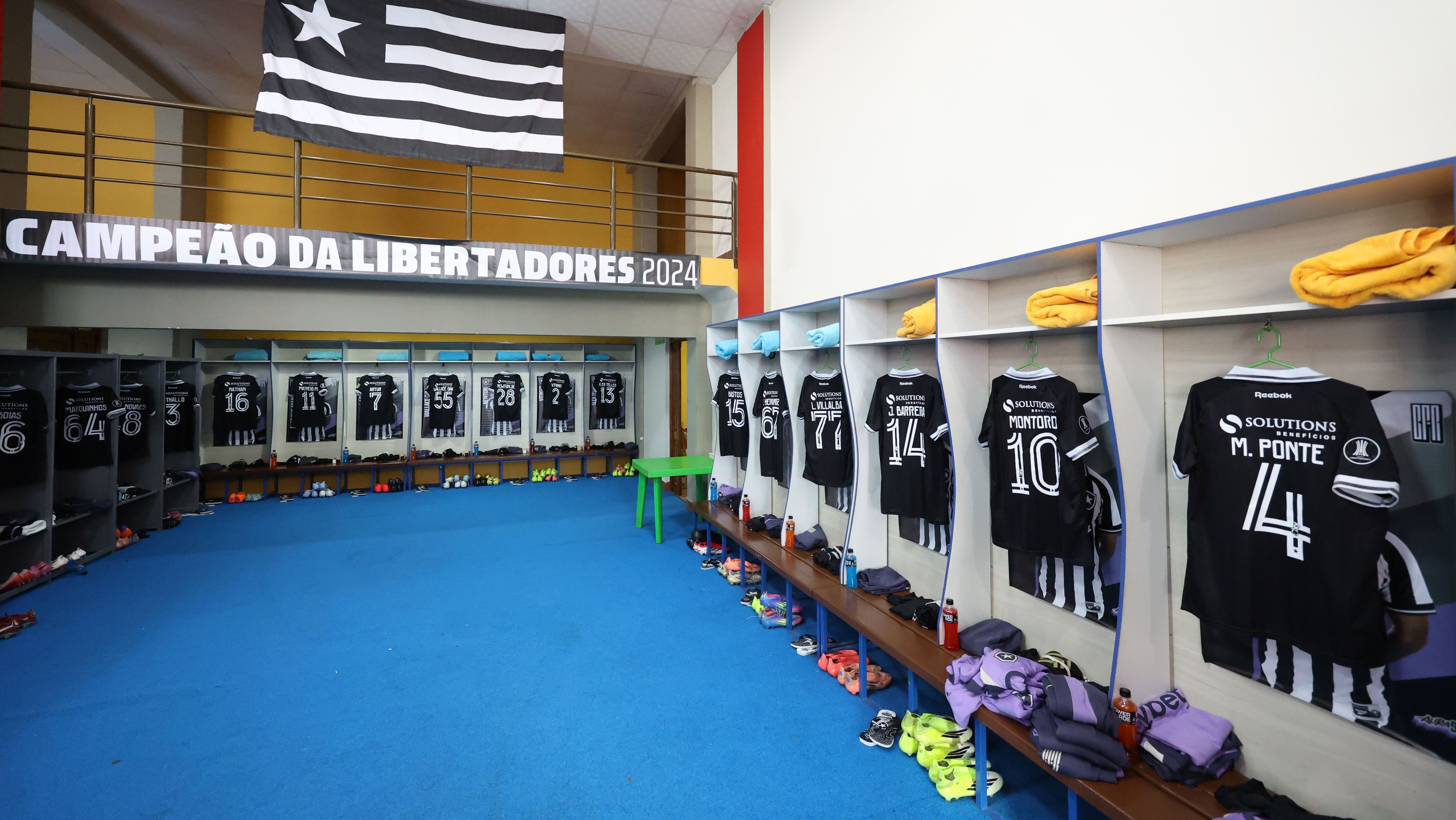 Vestiário do Botafogo no estádio Victor Agustin Ugarte antes do confronto contra o Nacional Potosí pela Libertadores