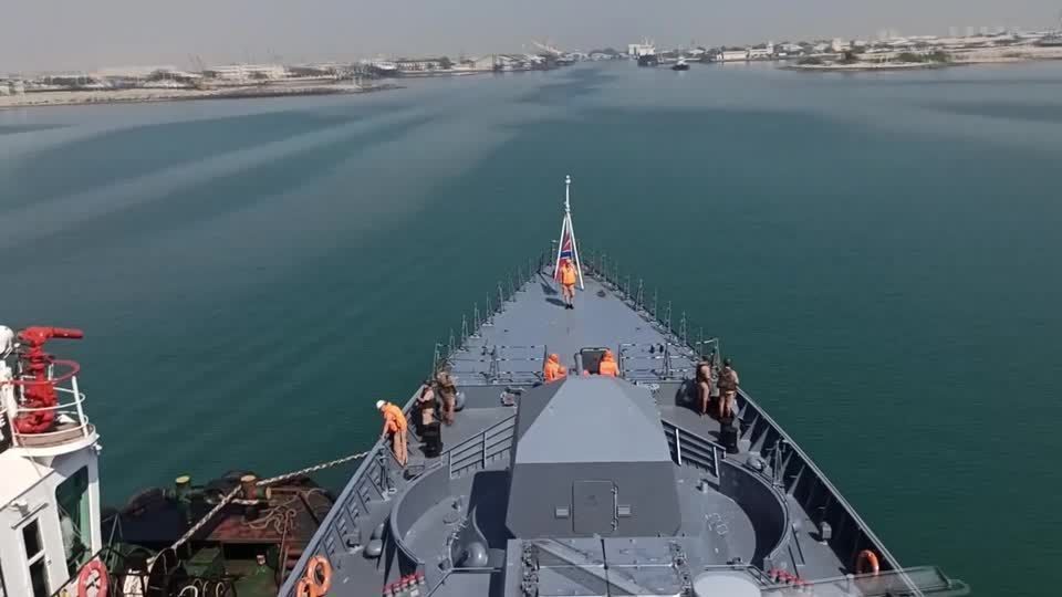 Corveta Stoikiy, da Rússia, chega ao porto iraniano de Bandar Abbas