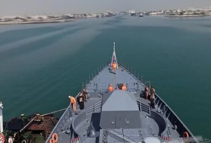 Navio de guerra da Rússia chega ao Irã em meio à tensão com os EUA