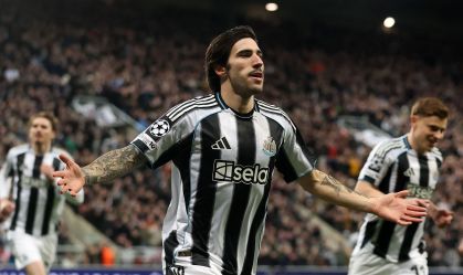 O Newcastle venceu o jogo de volta contra o Qarabag