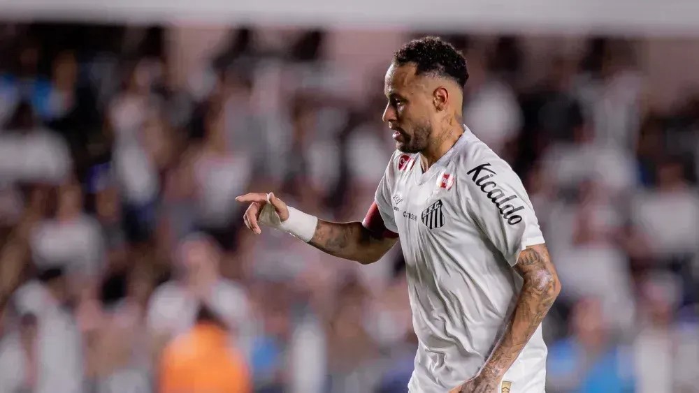 Neymar entrou no segundo tempo do jogo entre Santos e Velo Clube.
