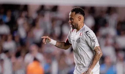 Neymar entrou no segundo tempo do jogo entre Santos e Velo Clube.