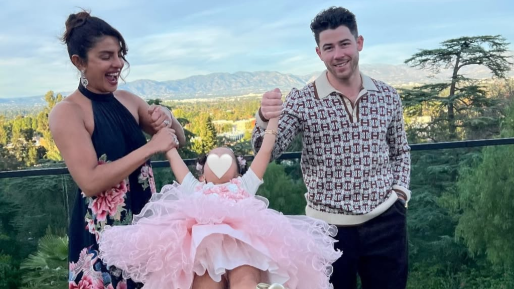 Nick Jonas com sua esposa Priyanka Chopra e a primeira filha do casal, Malti Marie Chopra Jonas