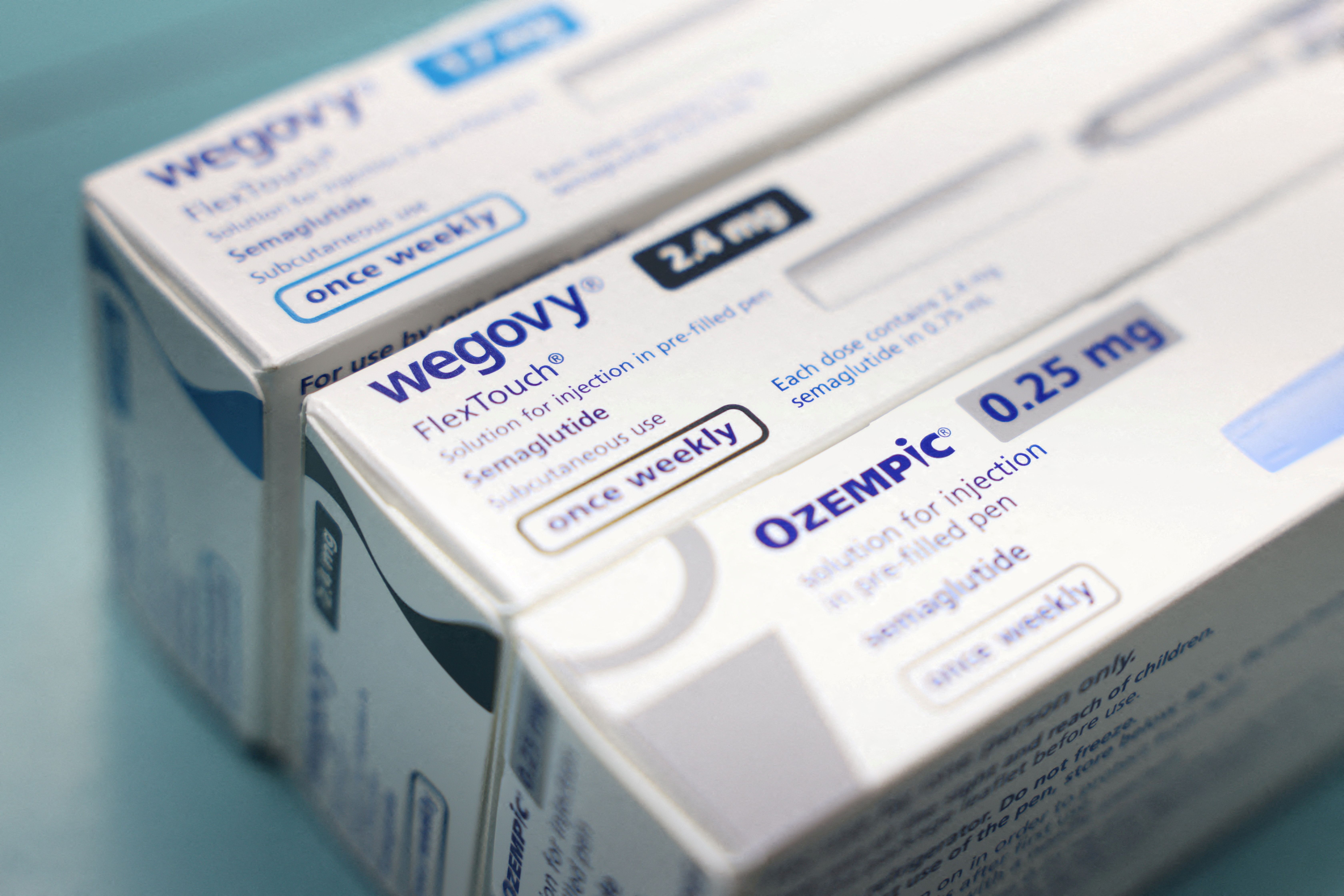 Caixas de Ozempic e Wegovy, medicamentos fabricados pela Novo Nordisk, em uma farmácia em Londres, no Reino Unido, em 8 de março de 2024.