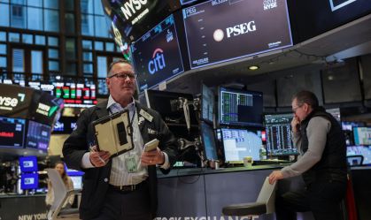 Operadores na bolsa de Nova York em 24/02/2026