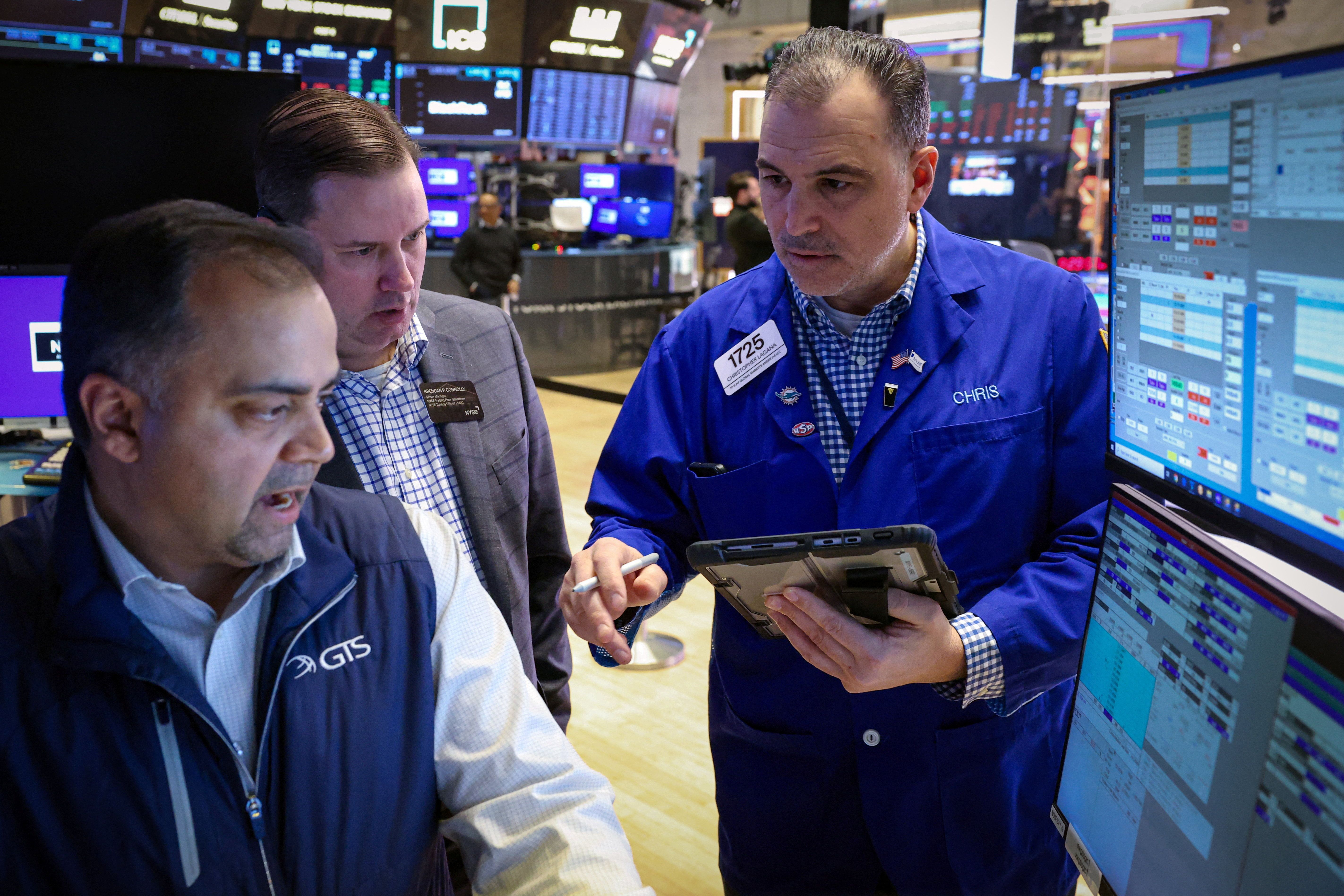 Operadores na bolsa de Nova York em 13/02/2026