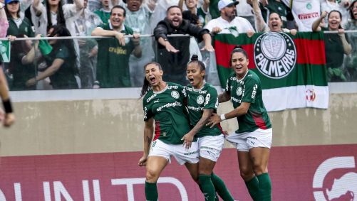 Bia Zaneratto comemora seu gol para o Palmeiras contra o Corinthians na final da Supercopa Feminina