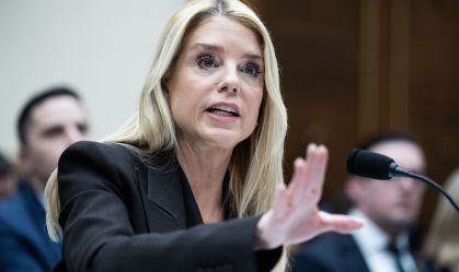 Procuradora dos EUA é acusada de ocultar nomes influentes ligados a Epstein