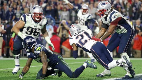 Malcolm Butler celebra com seus companheiros do Patriots a interceptação em cima de Ricardo Lockette do Seahawks no Super Bowl XLIX