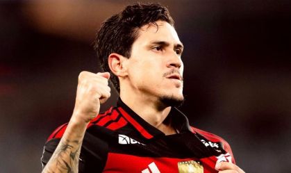 Pedro celebra gol pelo Flamengo em partida contra o Sampaio Corrêa.