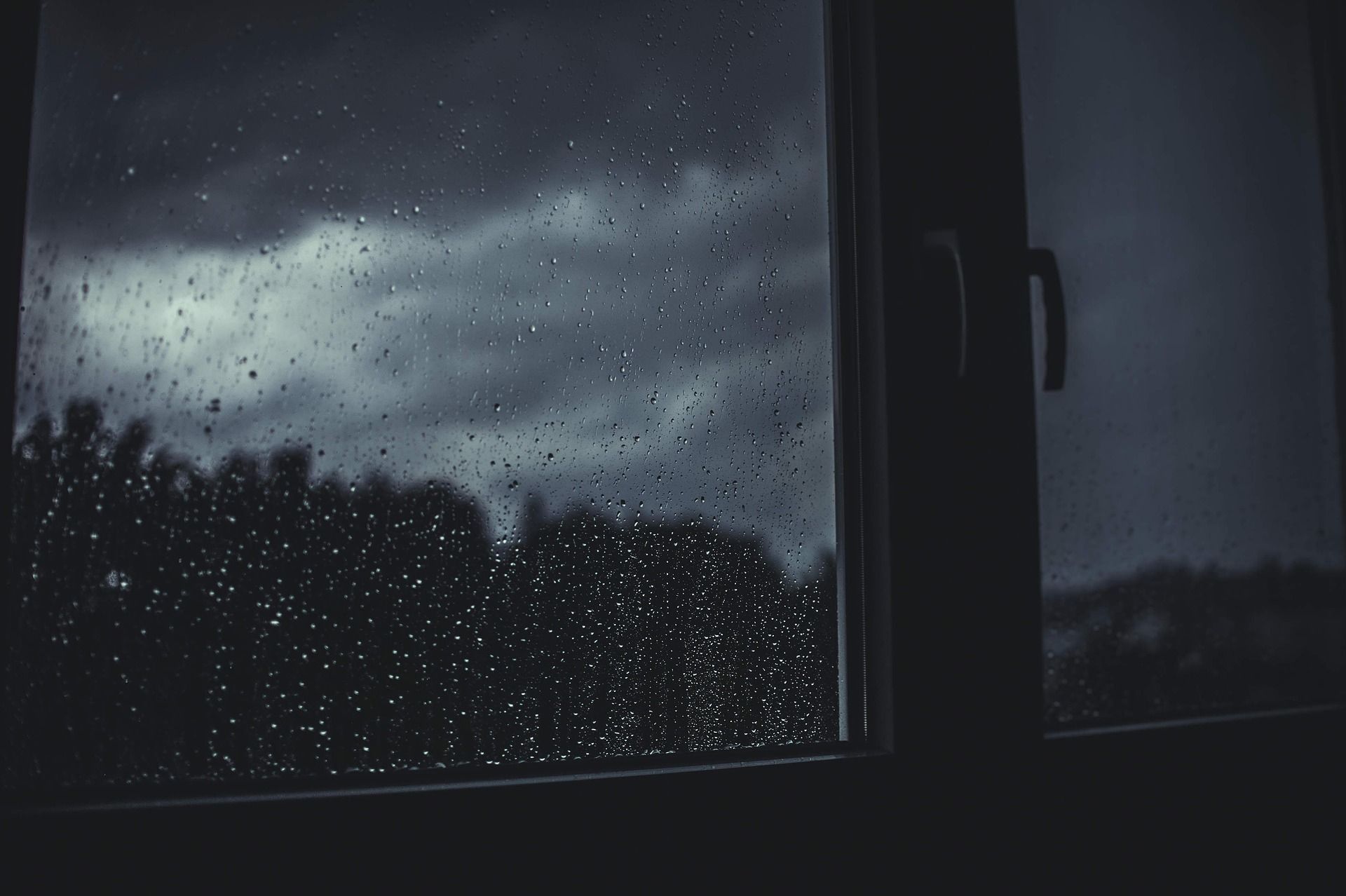 pexels-dark-1850684_1920