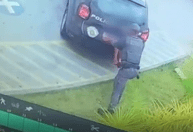 PM agride e prensa perna de detido com porta de viatura em Mauá; veja vídeo