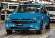 Após flagras, Nissan Versa 2027 inicia produção no México; veja como ficou