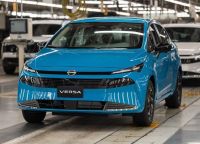 Após flagras, Nissan Versa 2027 inicia produção no México; veja como ficou