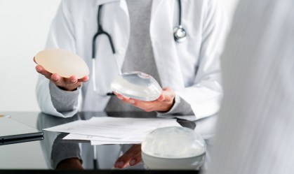 BIA-ALCL: o que é o câncer diagnosticado na influenciadora Evelin Camargo