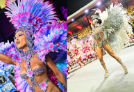 Carnaval: veja looks das rainhas de bateria no 2º dia de desfiles em SP