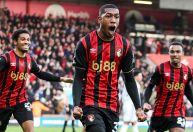 Técnico do Bournemouth elogia Rayan após vitória: "Jogou muito bem"