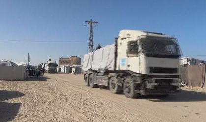 Caminhões de ajuda humanitária são vistos circulando em Rafah, na Faixa de Gaza