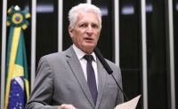 Vice-líder do governo quer pedir ao MP interdição de filme sobre Bolsonaro