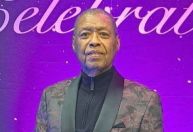 Morre Ron Kenoly, ícone da música gospel, aos 81 anos