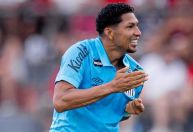 Rony decide, Santos vence Noroeste e segue vivo no Paulistão