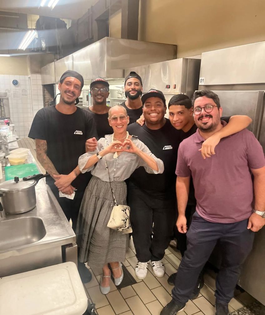 Sarah Jessica Parker conhece restaurante tradicional no Rio de Janeiro • Instagram/Braseiro Labuta