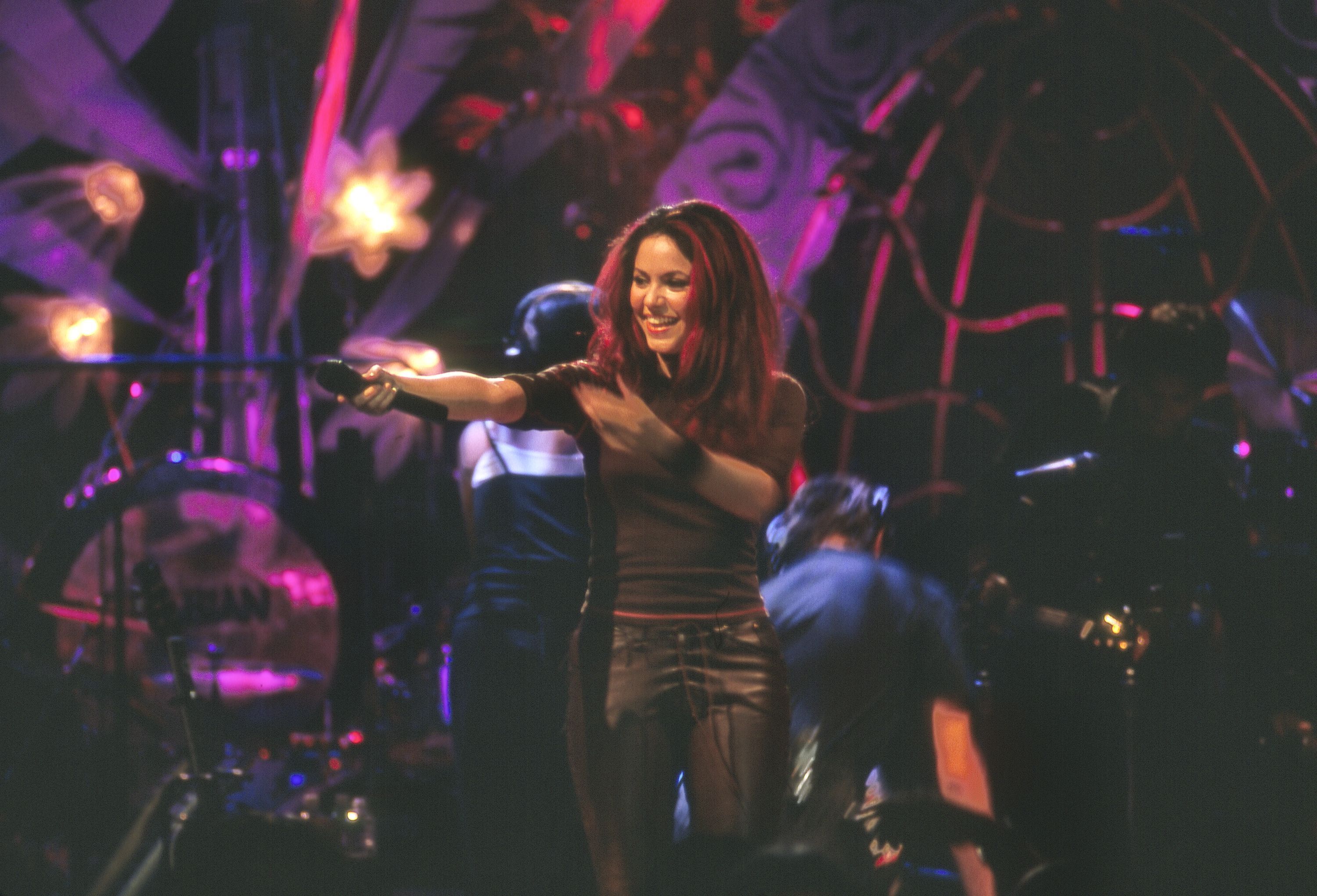 Shakira se apresentando em Nova York, em junho de 1999 • Bill Tompkins/Getty Images