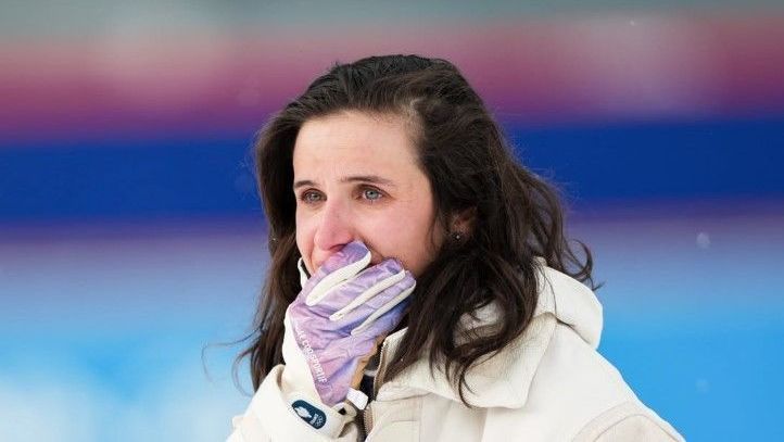 Biatleta francesa condenada por fraude com cartões de colegas leva ouro