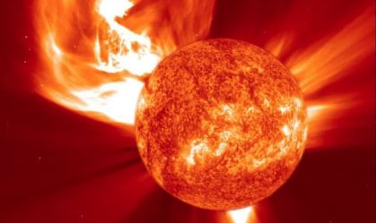 Tempestade solar gerada por megaerupção do Sol afeta a Terra hoje