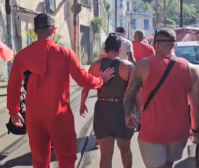 Policiais disfarçados prendem ladrões de celular em bloco no centro do Rio