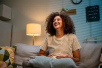 Bloco do sofá: 6 estreias nos streamings para aprender inglês no Carnaval