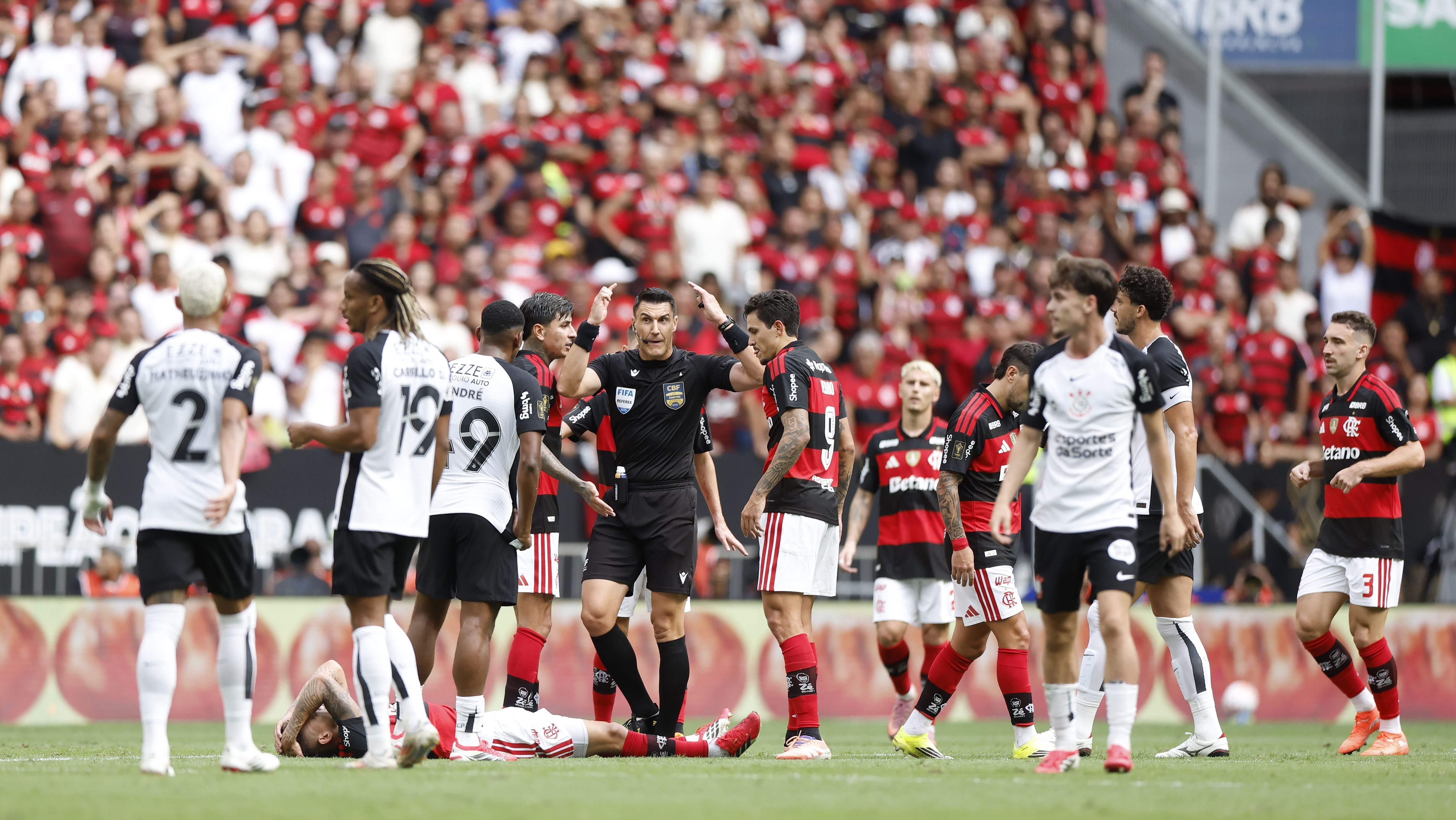 Lance de Flamengo x Corinthians pela Supercopa do Brasil