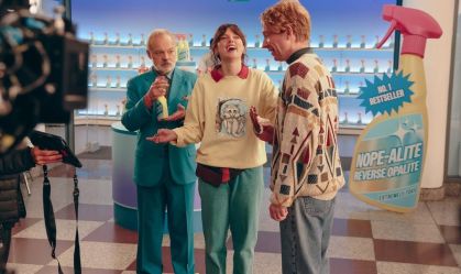 Taylor Swift lança versões estendidas do clipe de "Opalite" com bastidores