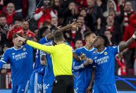 Benfica identifica torcedores que fizeram gestos racistas para Vini Jr