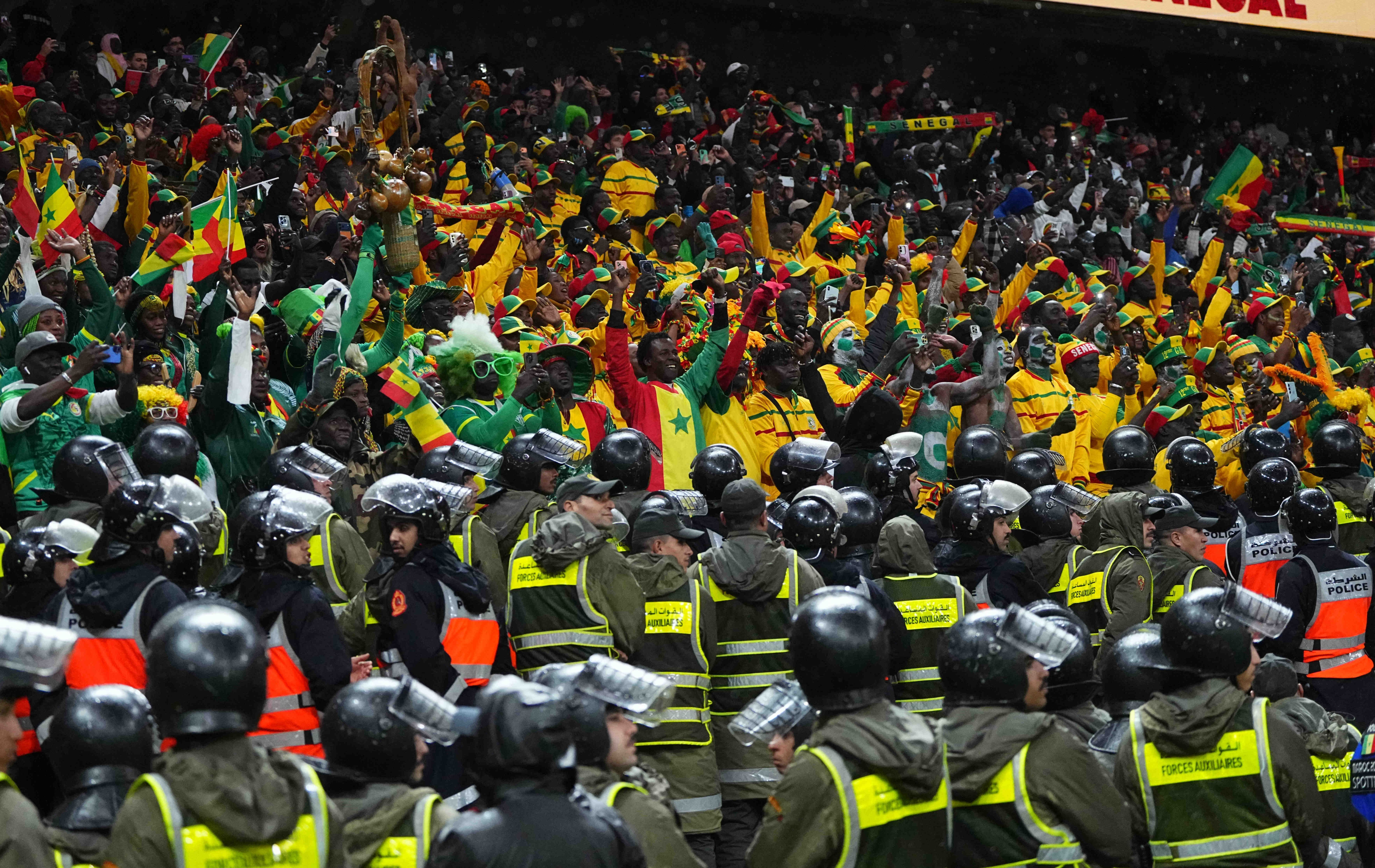 Torcedores de Senegal durante a final da Copa Africana de Nações contra Marrocos