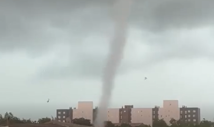 Vídeo: tornado é flagrado por moradores em bairro de Pelotas, no RS
