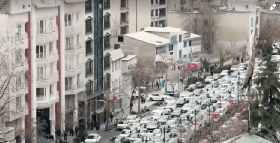 Teerã enfrentou congestionamento após ataques no Irã • Reuters