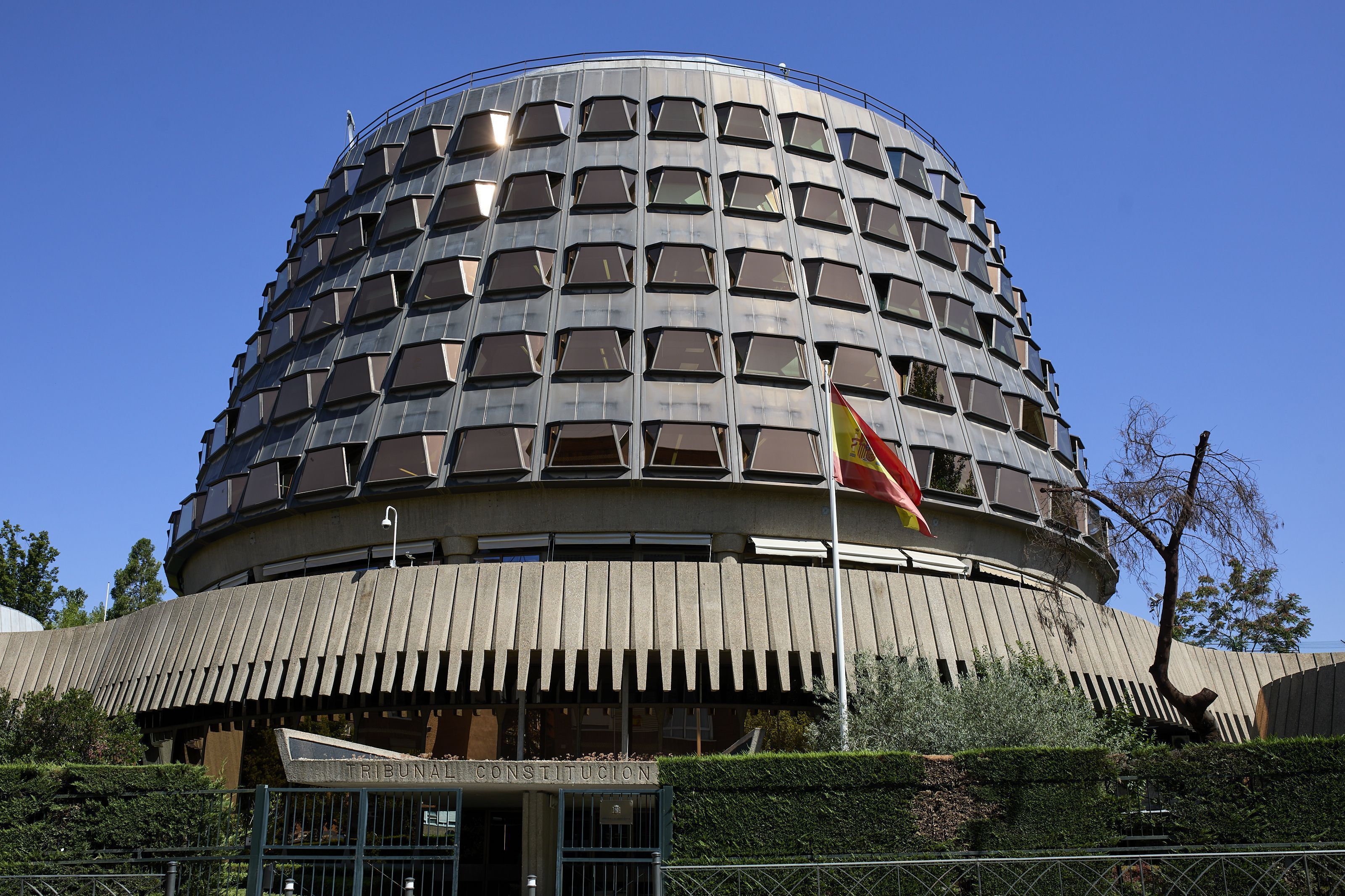 O Tribunal Constitucional, com sede em Madri, é o órgão constitucional espanhol que exerce a função suprema de interpretar a Constituição Espanhola.