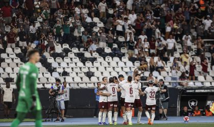 Jogadores do Fluminense comemoram gol de Serna sobre o Vasco