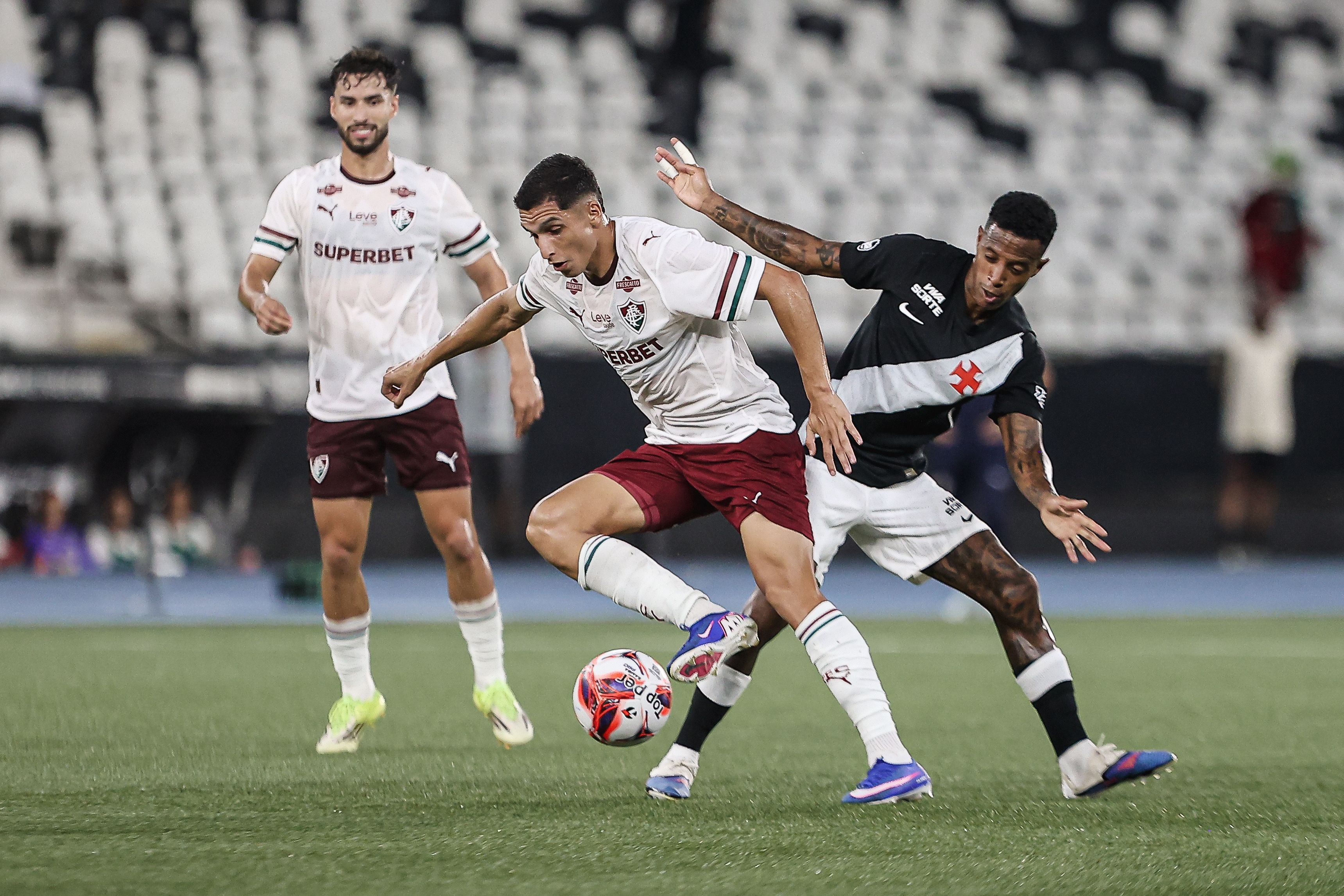 Lance de Vasco x Fluminense pelo jogo de ida da semifinal do Carioca