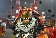 Campeã do carnaval carioca, Viradouro homenageou Vasco e Flamengo em alas