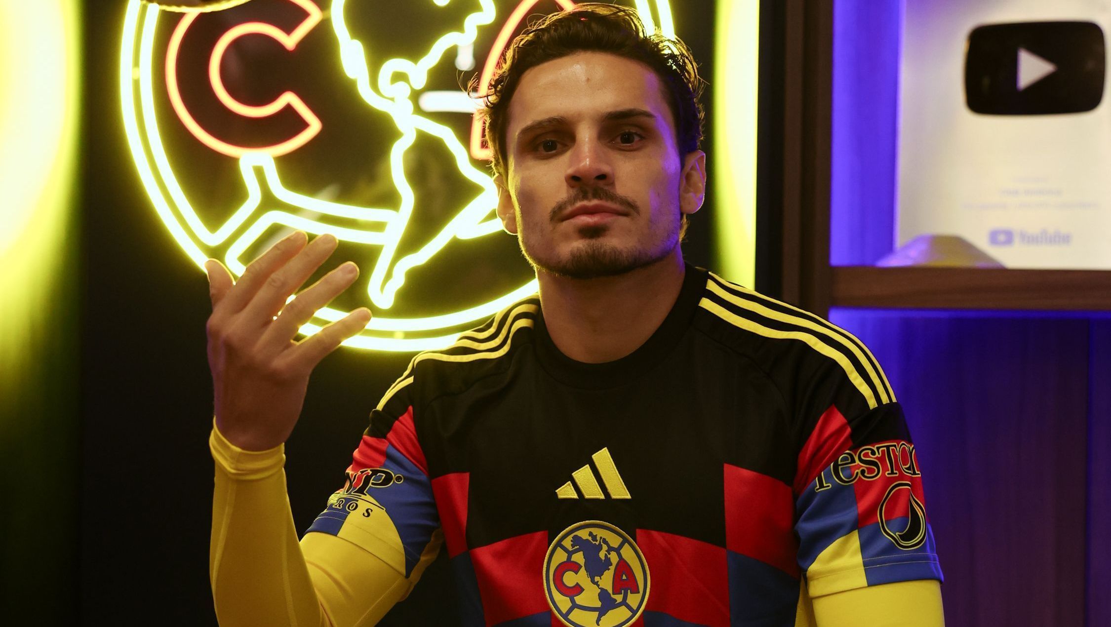 Raphael Veiga foi anunciado pelo América-MEX