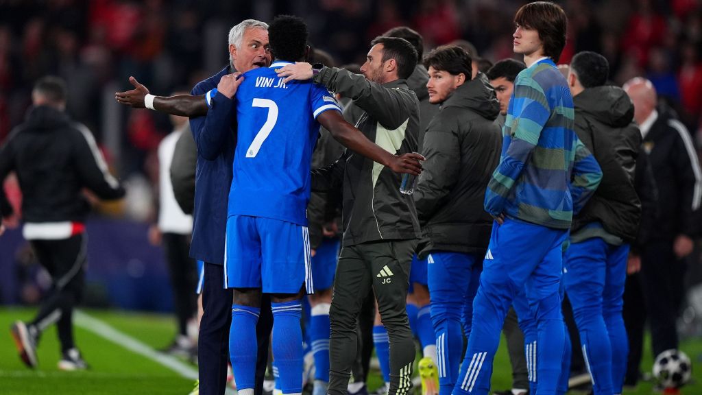 José Mourinho discute com Vini Jr., que acusou jogador do Benfica de racismo