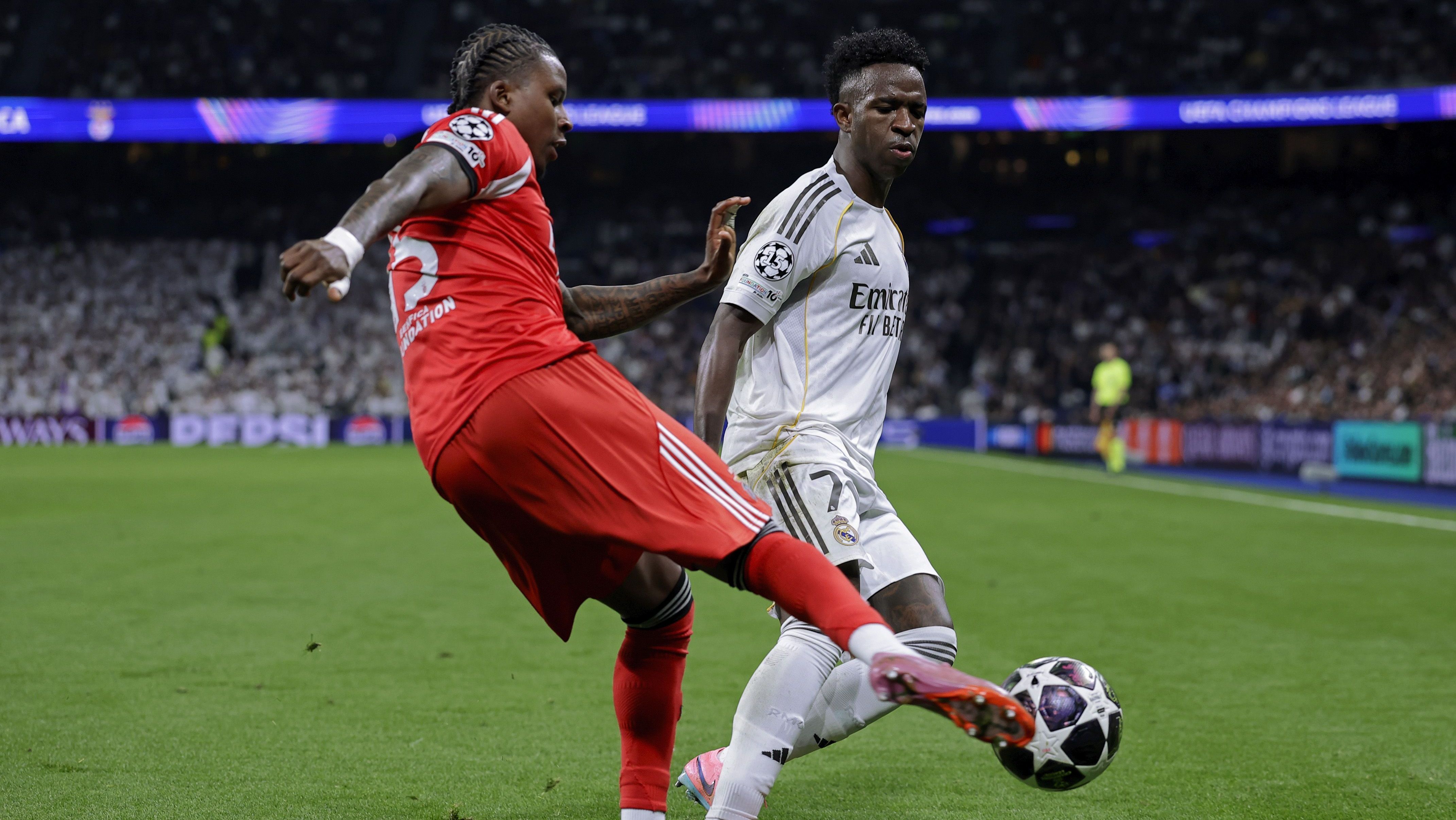 Lopes Cabral em lance contra Vinicius Júnior, no jogo entre Real Madrid e Benfica