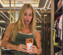 Virginia Fonseca mostra quadríceps musculoso em selfie no espelho