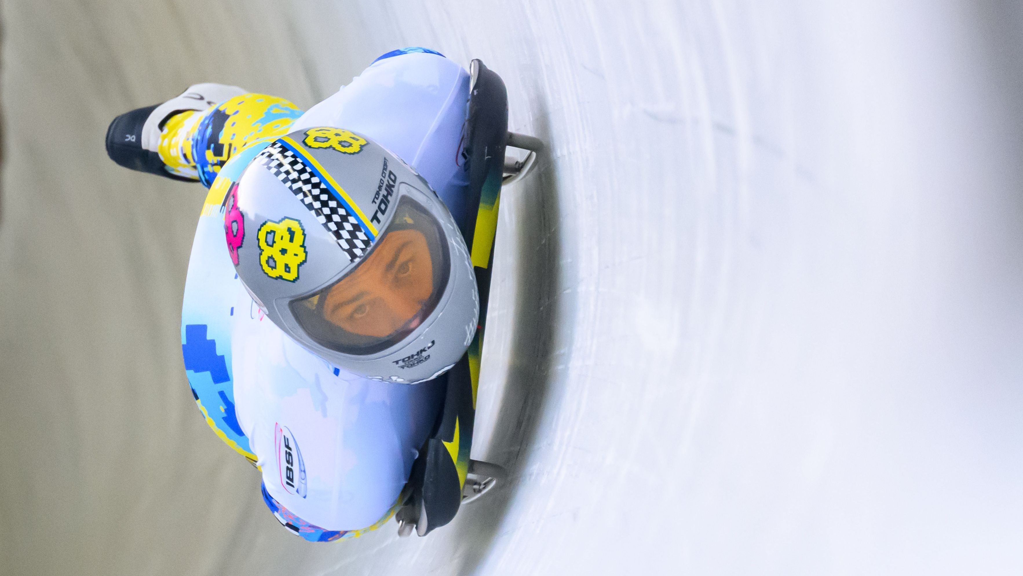 Vladyslav Heraskevych corre pela pista durante uma prova da Copa do Mundo em Altenberg, na Alemanha